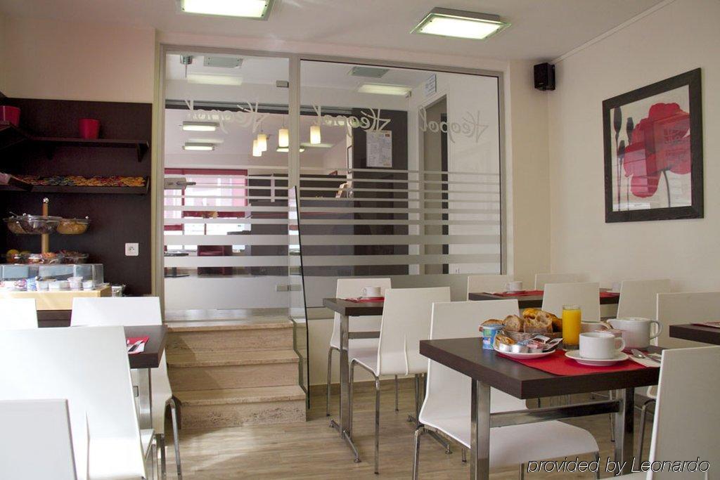 MOKA Hôtel Lorient Buitenkant foto