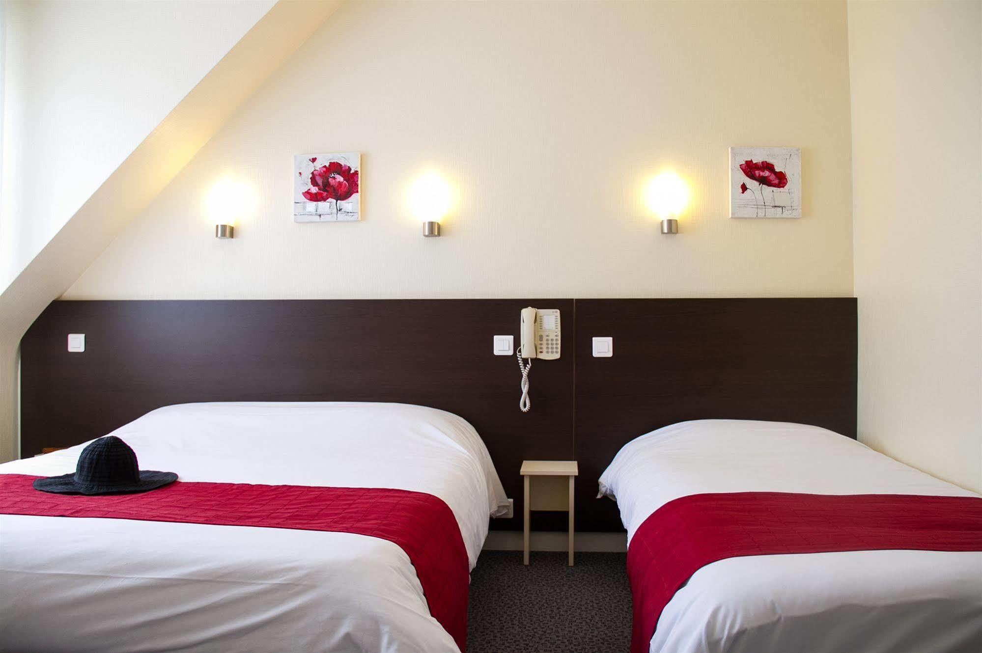 MOKA Hôtel Lorient Buitenkant foto