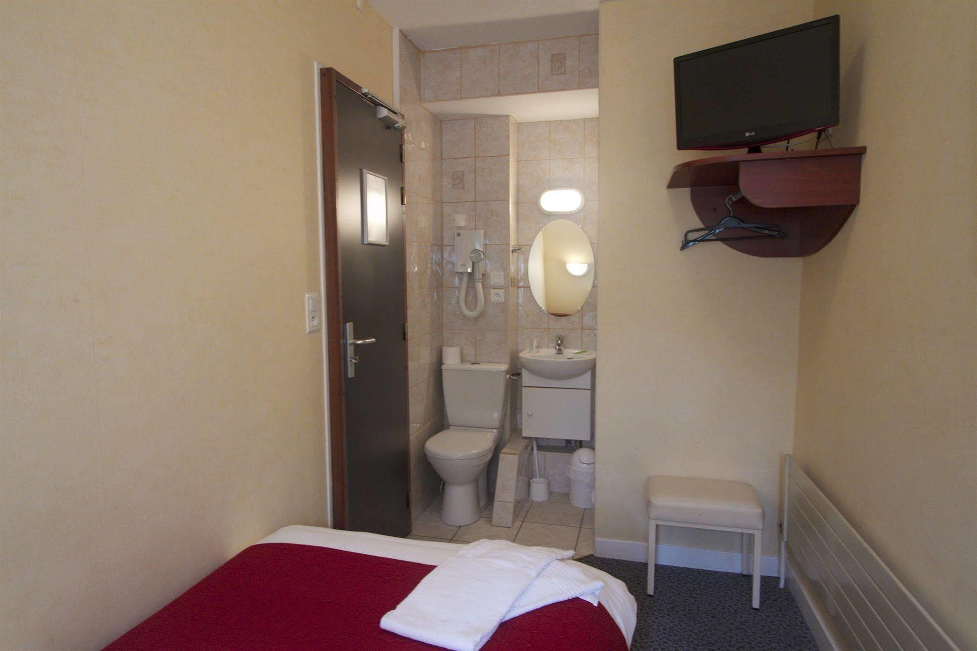MOKA Hôtel Lorient Buitenkant foto